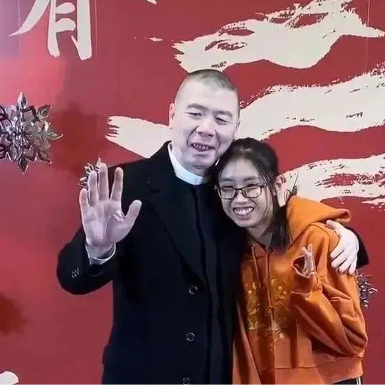 冯小刚|悲哀的徐帆：嫁给冯小刚21年做丁克，养女徐朵和她老公共用一张脸