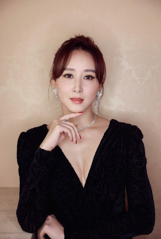 甘愿|她因长得太美被国外首富看中娶回家，首富为让她安心睡觉，甘愿切除器官