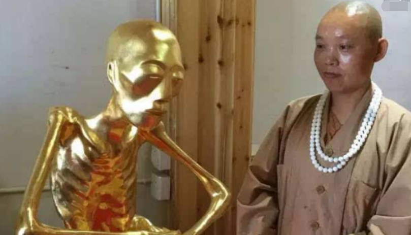 针灸：首尊女性肉身佛像，圆寂3年后，头发却长了一寸手势也发生变化