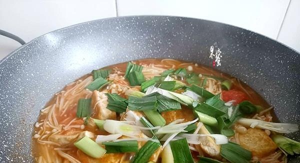 【食材】快手下饭菜，三种食材烧一烧，咸鲜开胃无肉也抢手，又光盘了
