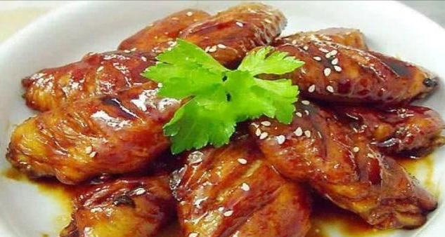 [鸡翅]在家也能轻松做出饭店的味道，不用为做法发愁，待客倍有面子！