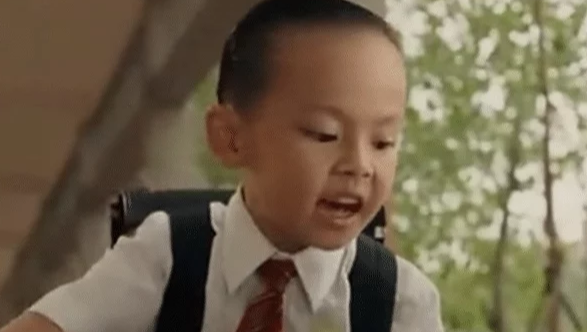 「富二代」还记得《长江七号》的富二代男孩吗？如今21岁换回女装，美到不敢认