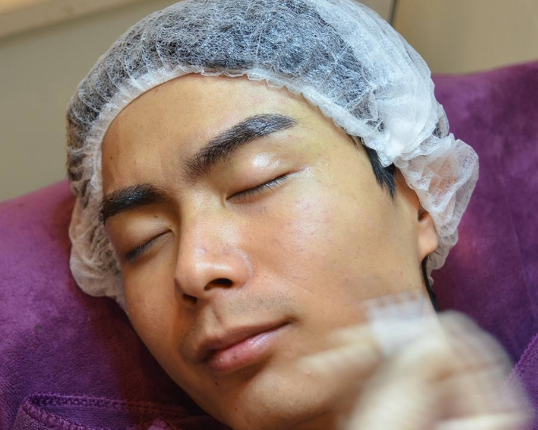 『纹眉』为什么不建议女生“纹眉”?听内行人一分析,庆幸自己知道及时