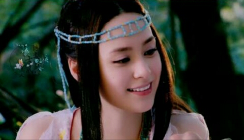 阿娇|戴抹额的古装美人，关晓彤显老，杨幂超仙，看到阿娇：仙女下凡？