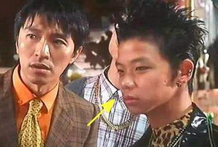 「周星驰」16岁被周星驰提携出道, 凭一配角走红, 被称绿叶王, 现是隐形富豪