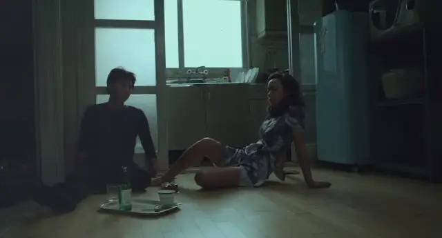 电影|所有想转型的男演员，都得和她“睡”一次…