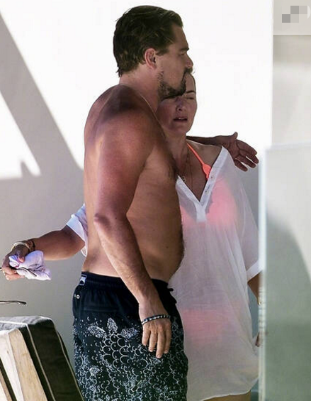 【泰坦尼克号】有种“尴尬”叫《泰坦尼克号》杰克和露丝相遇，网友：再Jump不动了