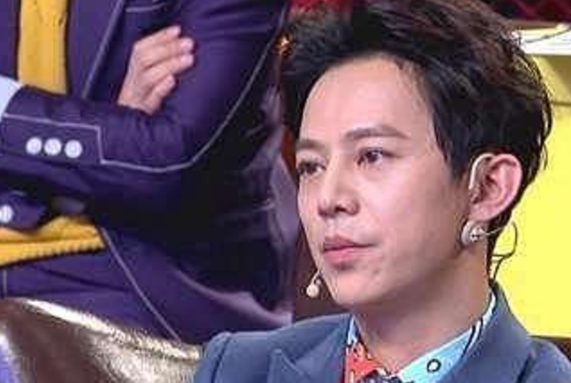 何炅|女演员现场失控，用脚猛踹搭档的头，何炅脸都黑了，事后说了4个字