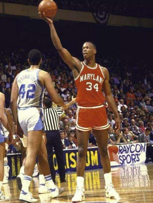 「迈克尔·乔丹」谁单挑能打败乔丹？传闻中有三个人，但乔丹亲口承认的却只有一个