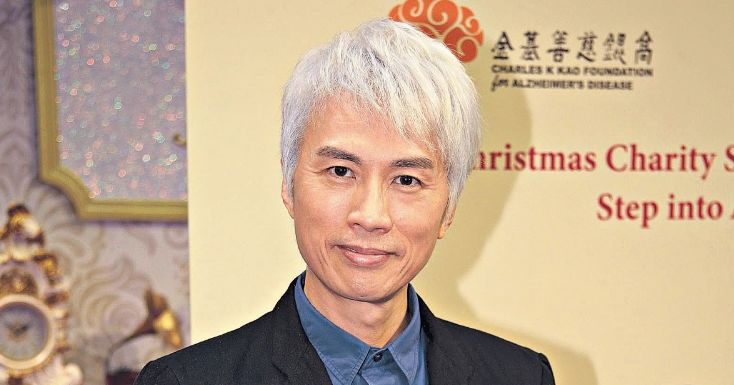 娱乐圈|1个月连开26场演出，半个娱乐圈都为他疯狂，今59岁满头白发成这样