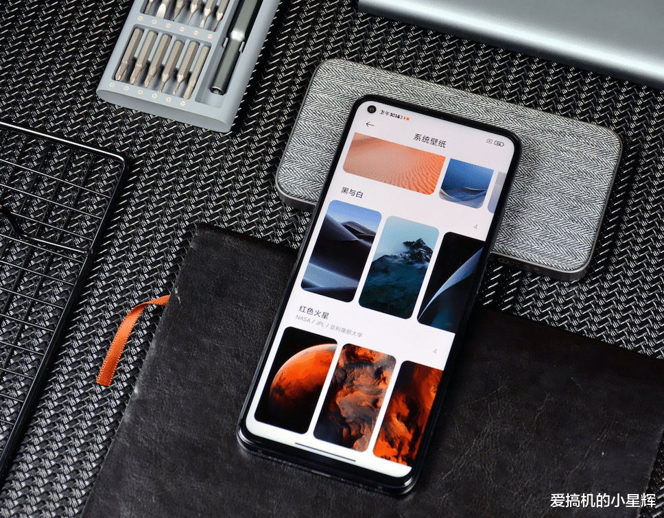 双十一|小米华为手机别乱买，预算2500双十一这四款最值得买，一机用三年