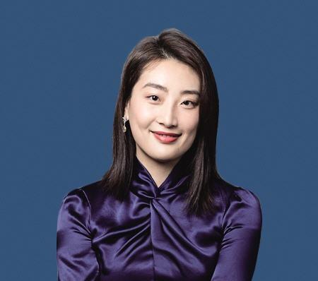 宗馥莉@父亲身价上千亿，银行还有数百亿存款，无奈独生女已38岁还单身