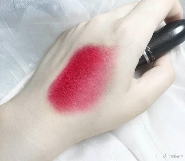 『m·a·c』价格适中又显白的口红有哪些？MAC占大头，KIKO卡拉泡泡超平价