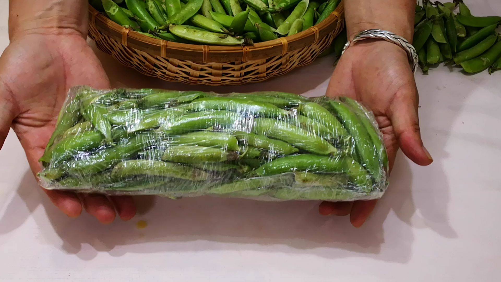 『』入夏后,遇到此菜别手软,一次性囤20斤,放冰箱冻起来,特省事!