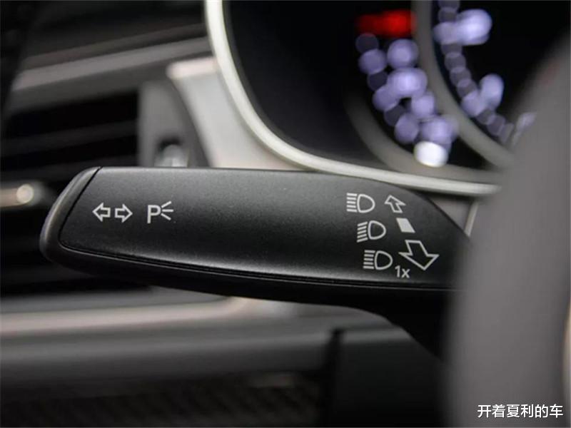 ▲转向灯新规已定，交警：全国严查，抓到一次扣1分罚款300元