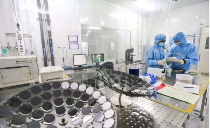 芯片|这下轮到美国焦虑了？三大芯片巨头接连宣布，谁也没想到会走到这一步