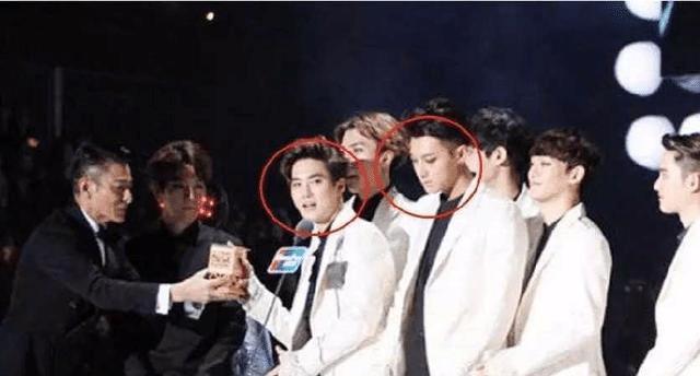 『刘德华』当初被刘德华双手颁奖,小鲜肉却单手接奖满脸不屑,他现状如何?