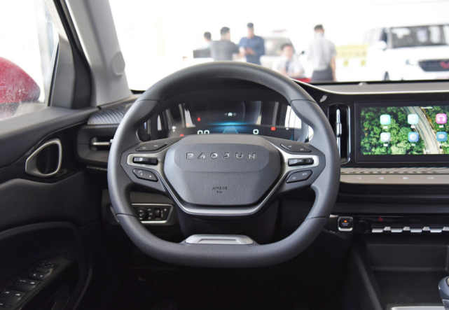 「豪车」开它回老家,估计都以为是进口豪车!不到8万就配6座,真香