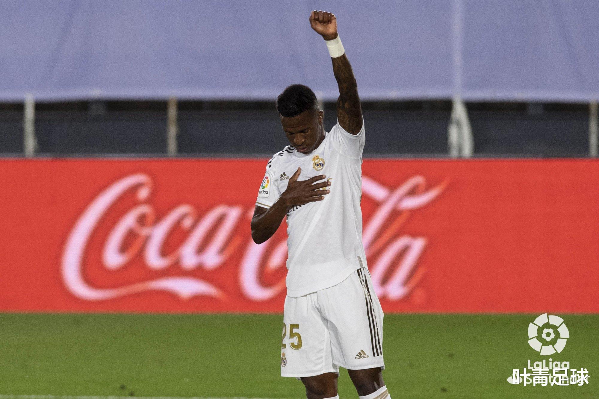 皇家马德里■皇马疯狂4连胜超车巴萨！水爷MVP+世界波，创西甲18年奇景