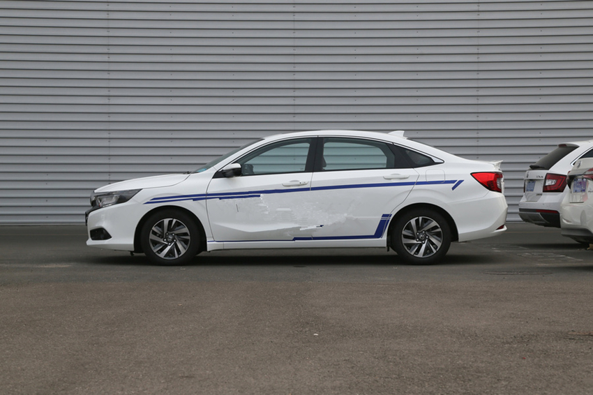 「宝马3系」本田良心车又降了！比思域漂亮，2米7轴距油耗4.9，不足8万放弃雅阁