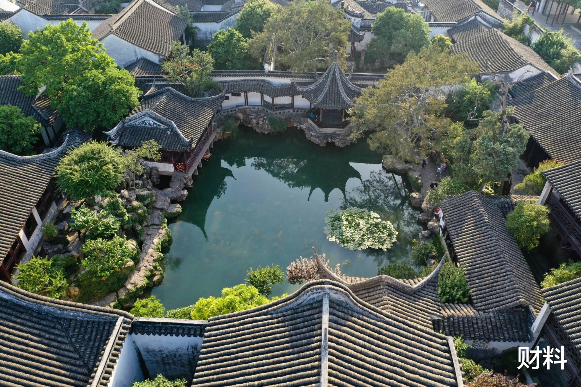 何巧女|女首富的陨落？国外“诈捐”90亿，国内拖欠工资，终套现8亿走人