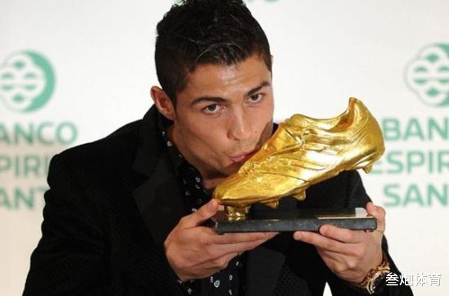 梅西▲梅西仍是金靴大热门!莱万30球领跑优势不大,C罗亦可完成逆袭