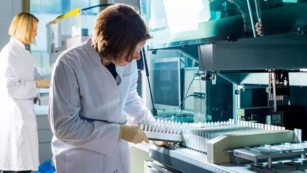 『基因』法病毒专家:新冠病毒带有艾滋病基因, 或通过实验室人工合成?