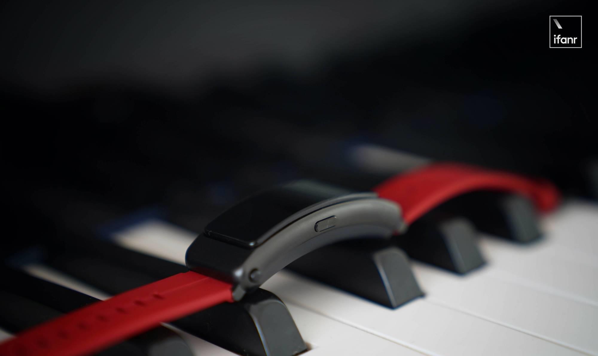 华为手环|华为手环 B6 体验：拥有「多重人格」的手环，能让你放下偏见吗？