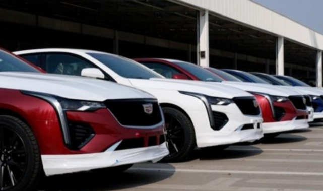 『丰田凯美瑞』2020款CT4首批下线!起售才十几万,颜值惊艳,凯美瑞买早了吧