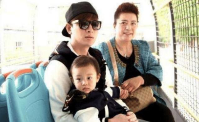 贾乃亮▲贾乃亮隐藏了36年的姐姐曝光，实力不容小觑，难怪不愿意公开