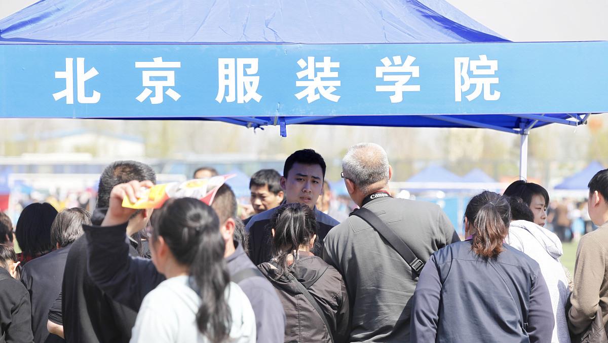 大学|超本科线38分，被民办大学录取，纠结要不要复读，网友：不好选择