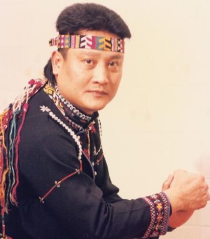 春晚|因春晚“一炮而红”,意外摔成傻子妻离子散,情人却21年不离不弃!