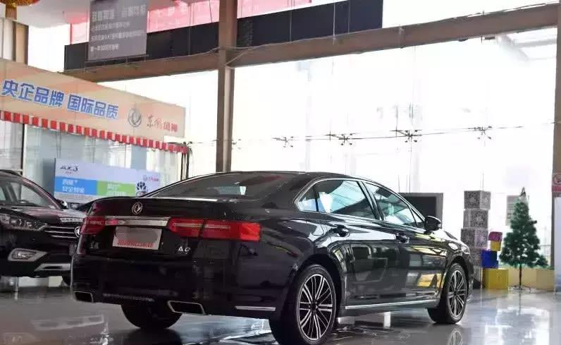 豪车|被忽视的伪豪车，18万降到15万，四轮独悬全景天窗，无人识货