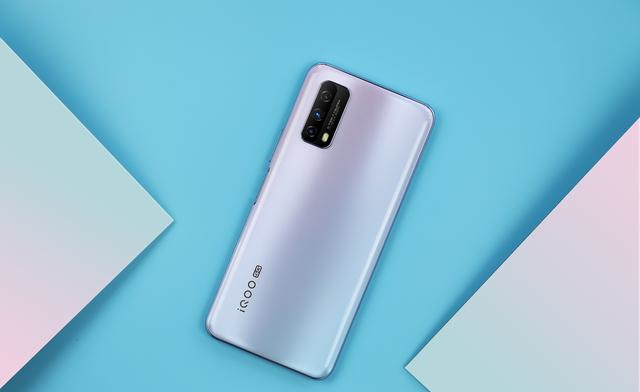 荣耀play|公认性价比最高的三款千元机，都是内行人的最爱，闭着眼买都不亏