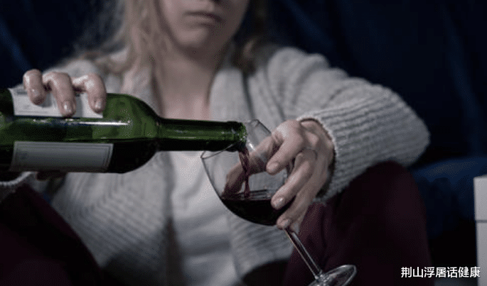 肝脏|35岁女子,胸前长出小红点,医生:再来晚一点,癌就上身了