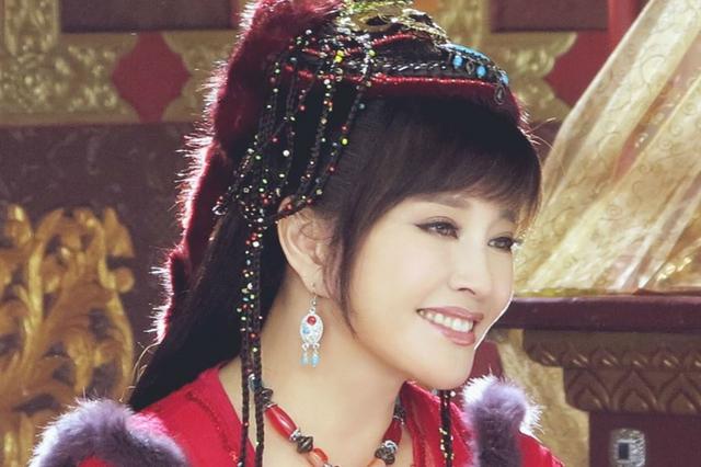 伊能静|强行“扮少女”有多可怕？看到伊能静跳宅舞的样子，满屏的尴尬