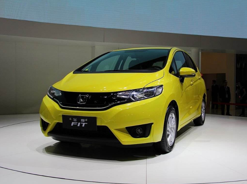 #丰田#丰田这款车，自动挡才8万多，配CVT变速箱油耗才3毛3，适合工薪族