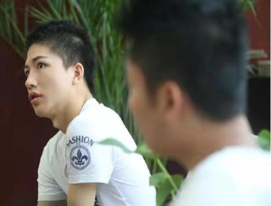 「高考」当初2位高考生，公交车上见义勇为错失高考机会，如今现状如何？