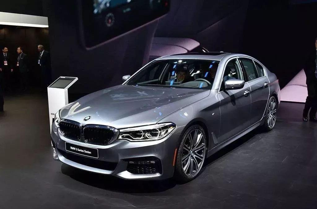 #丰田皇冠#宝马5系长轴版和标轴版有什么区别，选择哪个更好，对比后一目了然