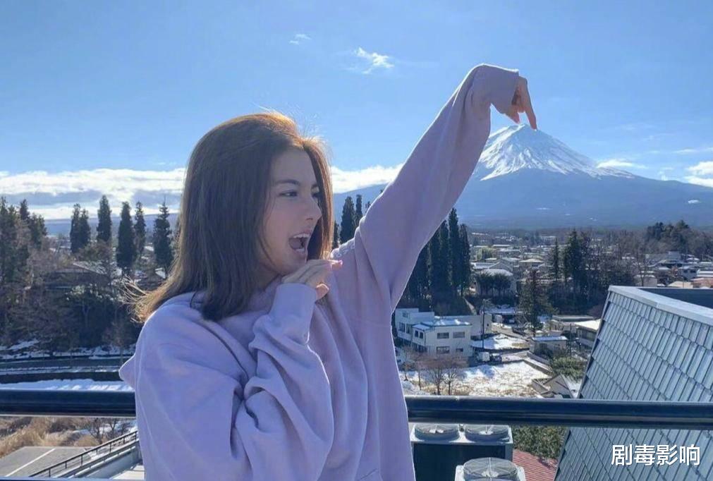 周秀娜|吴千语感情状况成谜？与周秀娜合体唱歌，歌词直言“现在单身”