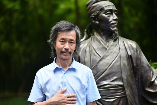 趣观历史|拾荒男子因书法走红网络，曾有人花两万只求一字，专家：纯属炒作