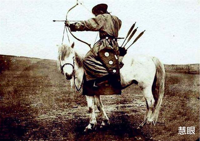 【清军】蒙古骑兵最后的血性：3万铁骑血战8000联军，输在武器不输骨气