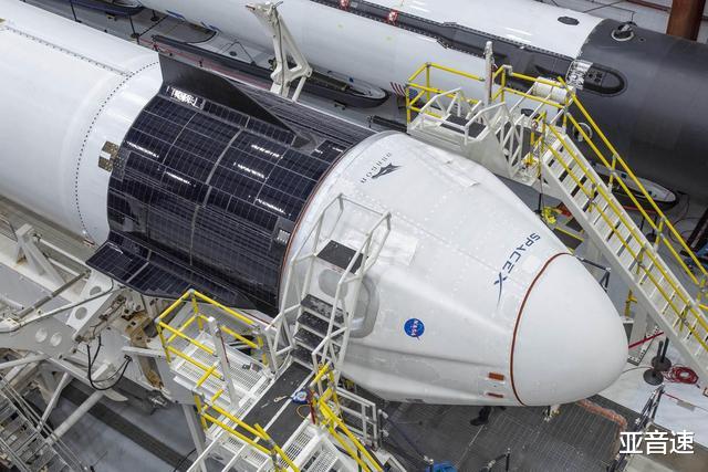 『龙飞船』从龙飞船成功发射看航天工业美学设计，豪华内部装潢并非画蛇添足
