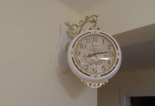 『』床头柜不能摆这玩意，有钱人一看就懂，影响健康还容易破财！