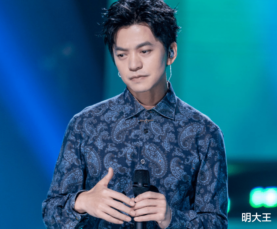 lisa|《中国好声音》9强诞生，李健和谢霆锋各晋级3人，李宇春只剩1人