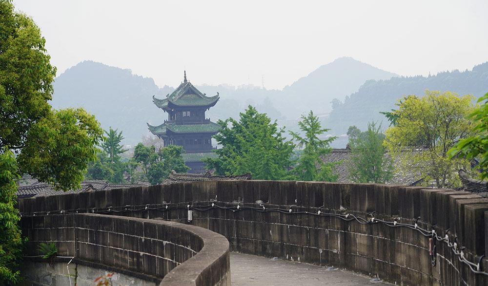 金顶▲五一小长假第一天,阆中古城游客稀少,住宿实惠,每天不到100元