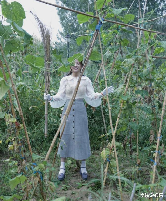 赵薇|有种“整容”叫赵薇变瘦，颜值不减下衣失踪，“漫画腿”十分耀眼