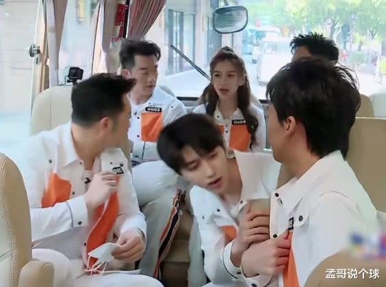 「关晓彤」郭麒麟遇上关晓彤，开口第一句的称呼亮了，连鹿晗都不曾叫过