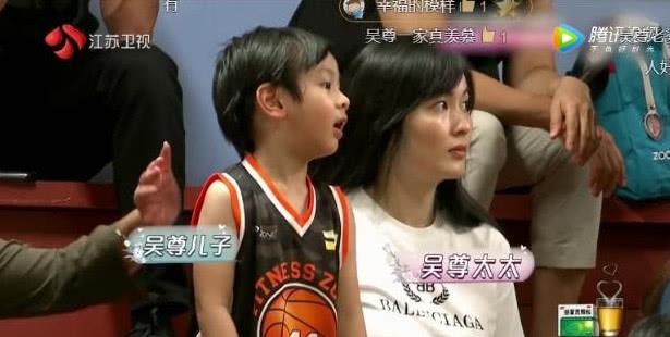 吴尊：吴尊老婆真容，素颜上镜不比明星差，一个操作看出她很爱吴尊