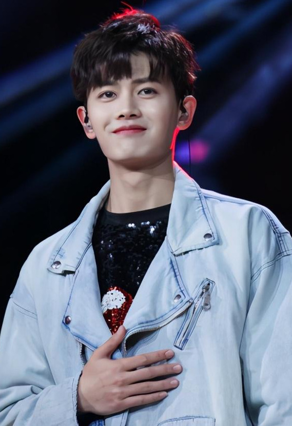 任嘉伦|任嘉伦又一虐恋剧开拍，女主带两世记忆寻夫，看到熟悉的女主，激动哭了